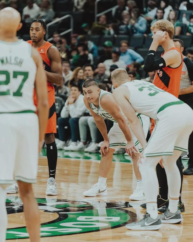 卡约被驱逐湖人负掘金:约基奇17+6+8 东契奇15分里夫斯19分
