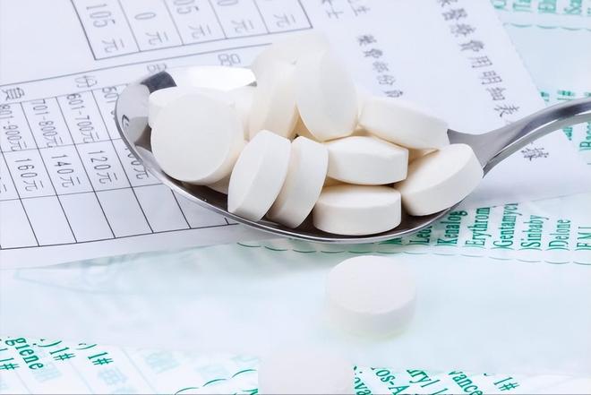 悲情火娃输在哪？孙心然又端盘被指心魔难除，郑钦文雅典对手是她