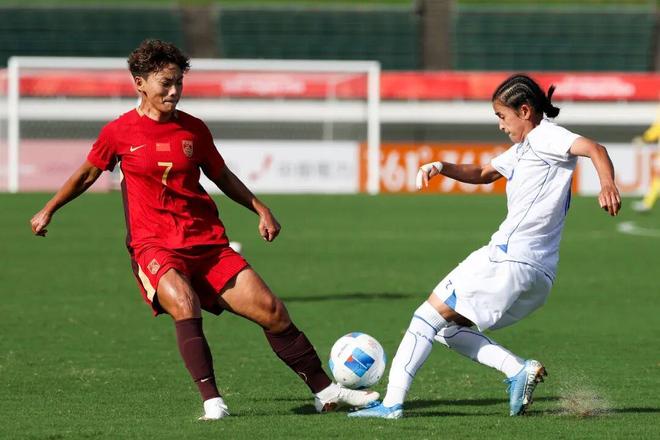豪掷超4000万买豪宅!“玉女歌手”勇闯金融圈,又干出个隐形富婆