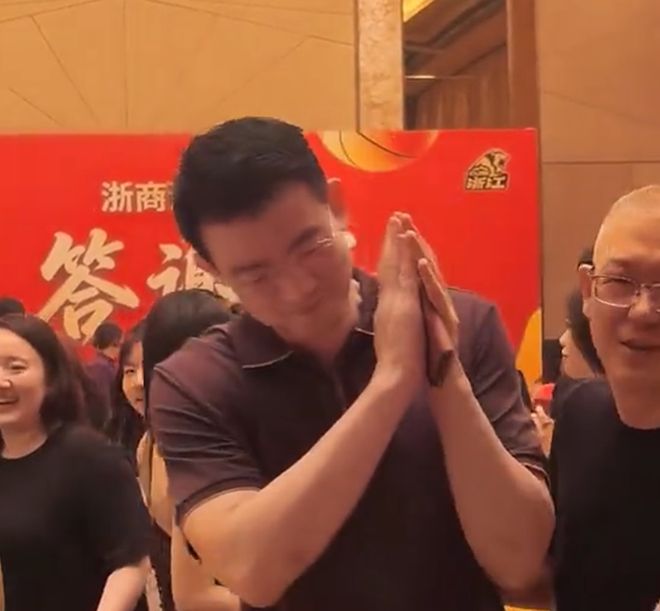 终于知道苹果直营店的员工每天都很有活力的原因了,网友:门槛高