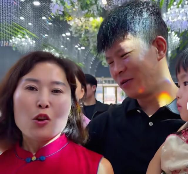 男子与妻子复婚半年后生下儿子，5年后再次离婚，男方发现儿子非亲生