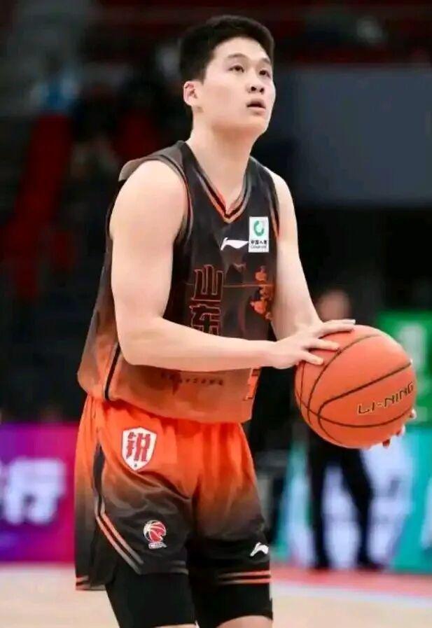 CBA狂野一天!3人获顶薪,2人C类留队,郭艾伦决定不与广州续约