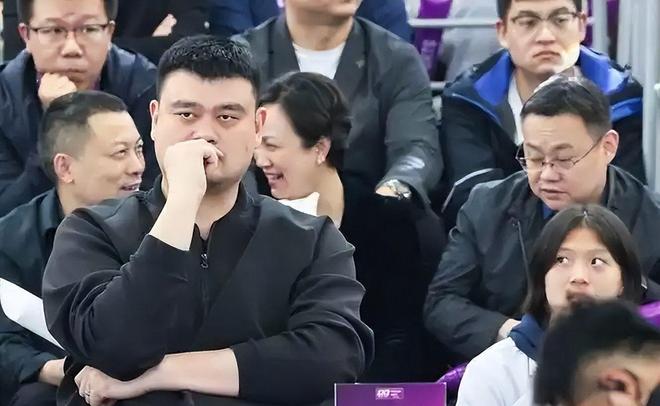 湖人低调打造顶级内线篮板组合:双篮板高手,根治上赛季内线顽疾