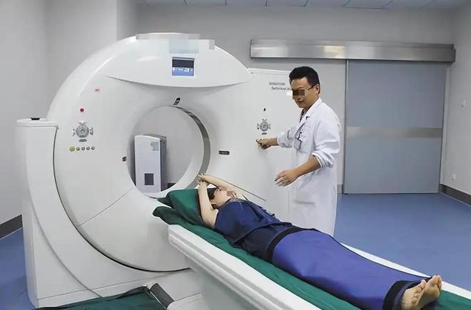 女篮热身赛：中国女篮11分完胜马里 张子宇篮下送遮天大帽