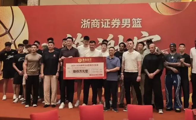 终于知道苹果直营店的员工每天都很有活力的原因了,网友:门槛高