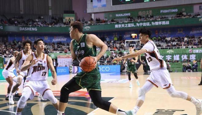 尼克斯统治力:豪取季后赛12连胜创纪录 布伦森30分末节导大逆转