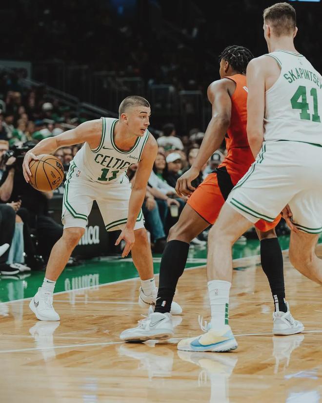 卡约被驱逐湖人负掘金:约基奇17+6+8 东契奇15分里夫斯19分