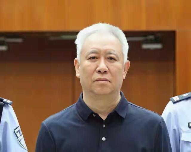 张镇麟登上杂志封面，山东欲内外线补强，广厦男篮续约两大锋线